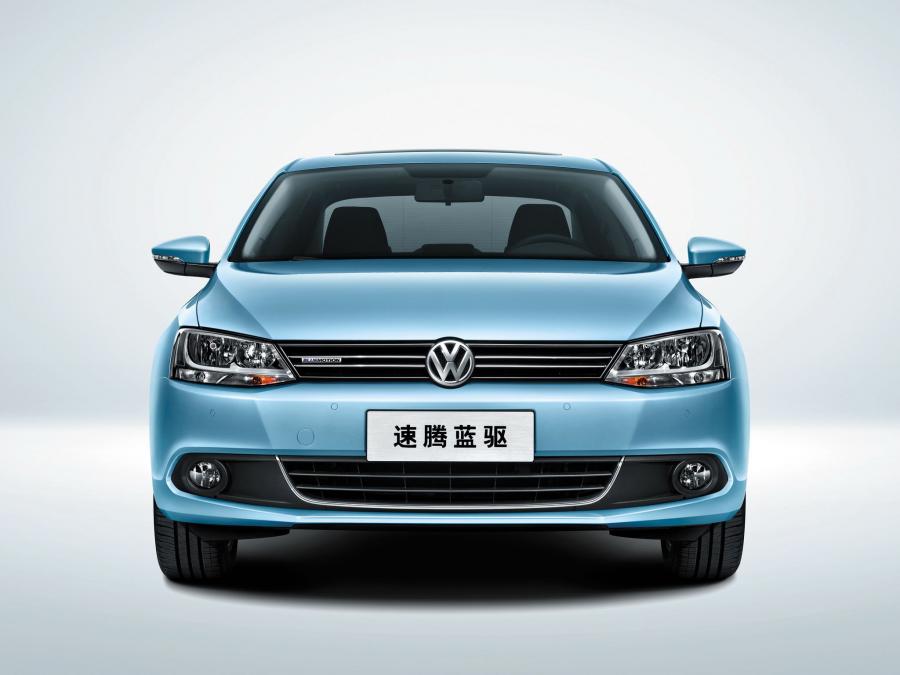  Volkswagen Sagitar Bluemotion 2013 года  (фото 8 из 8)